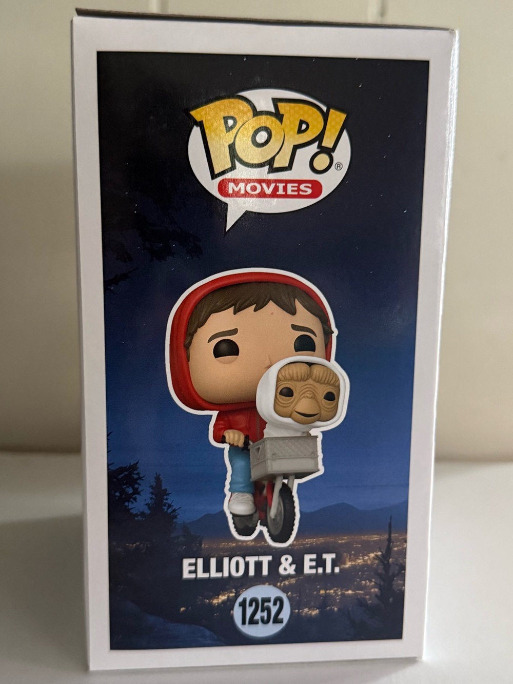 Funko Pop! Movies Elliott & E.T. Vinyl Figure - Red, White, Tan, Blue - Picture 3 of 6
